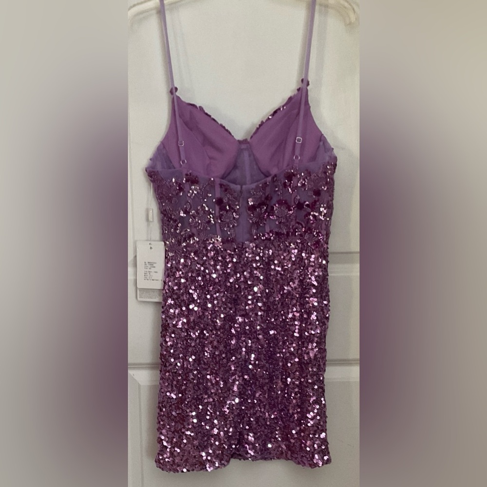 V Neck Corset Sequins Short Prom Dress with Appliqued Lace - Picture 5 of 8